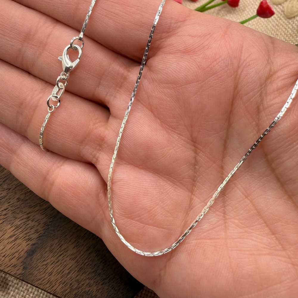 Elegant Silver Chain Necklace 18 inches 925 - Picture 2 of 3